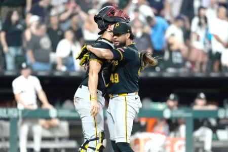 Valdez homers, Pirates use 8 pitchers in win over White Sox